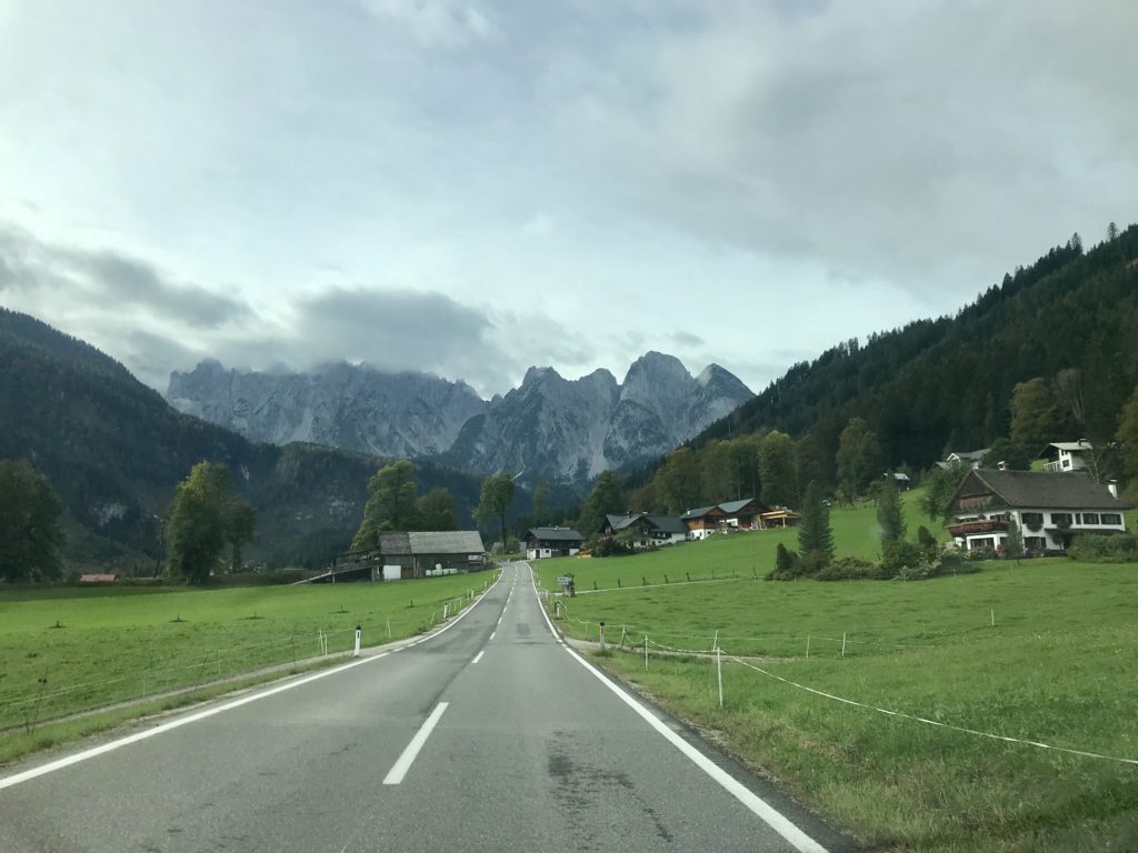 Gosausee Anfahrt - der einzige Zugang führt über den Ort Gosau bis zum Talende