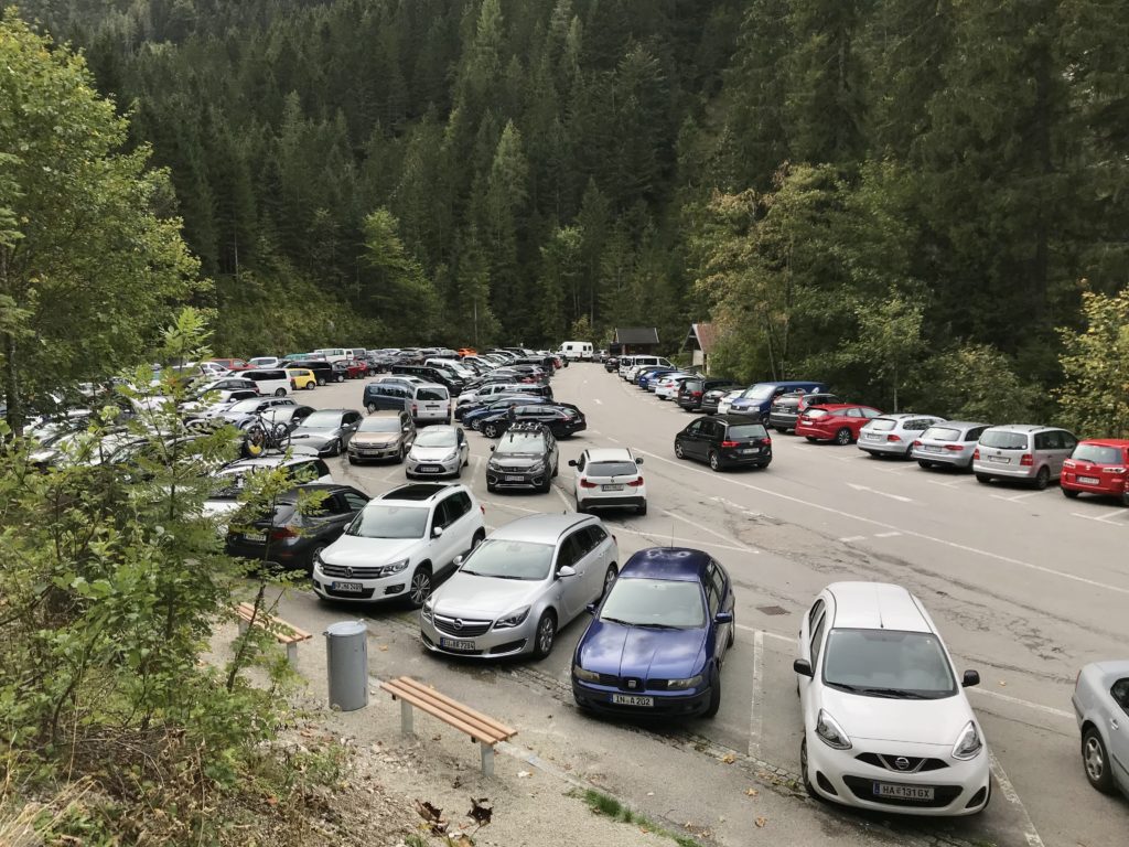 Gosausee parken - rund 300 Meter vom vorderen Gosausee ist der Parkplatz