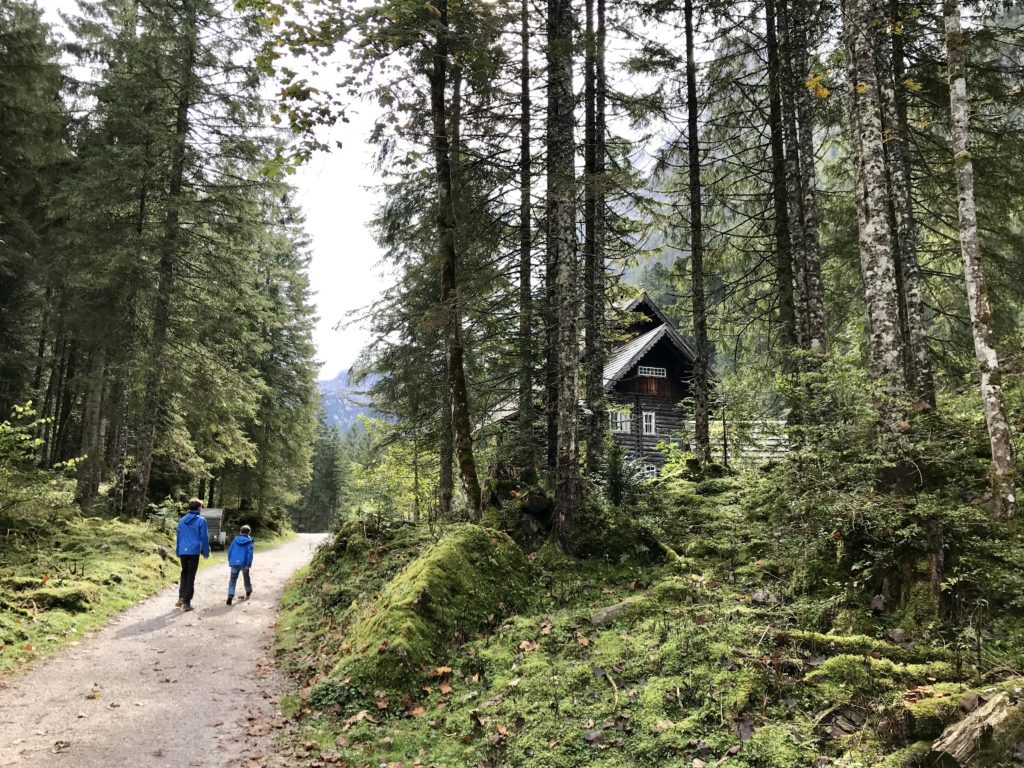 Unsere Gosausee Wanderung zum Hinteren Gosausee führt an diesem Jagdhaus vorbei