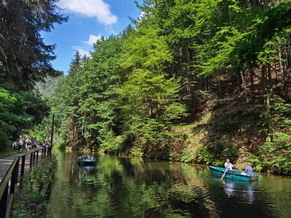 Der Amselsee am Fuße der Bastei in der Sächsischen Schweiz