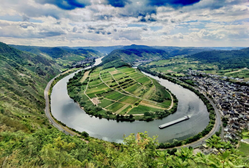 Sehenswürdigkeiten am Wasser - die Moselschleife in Brem